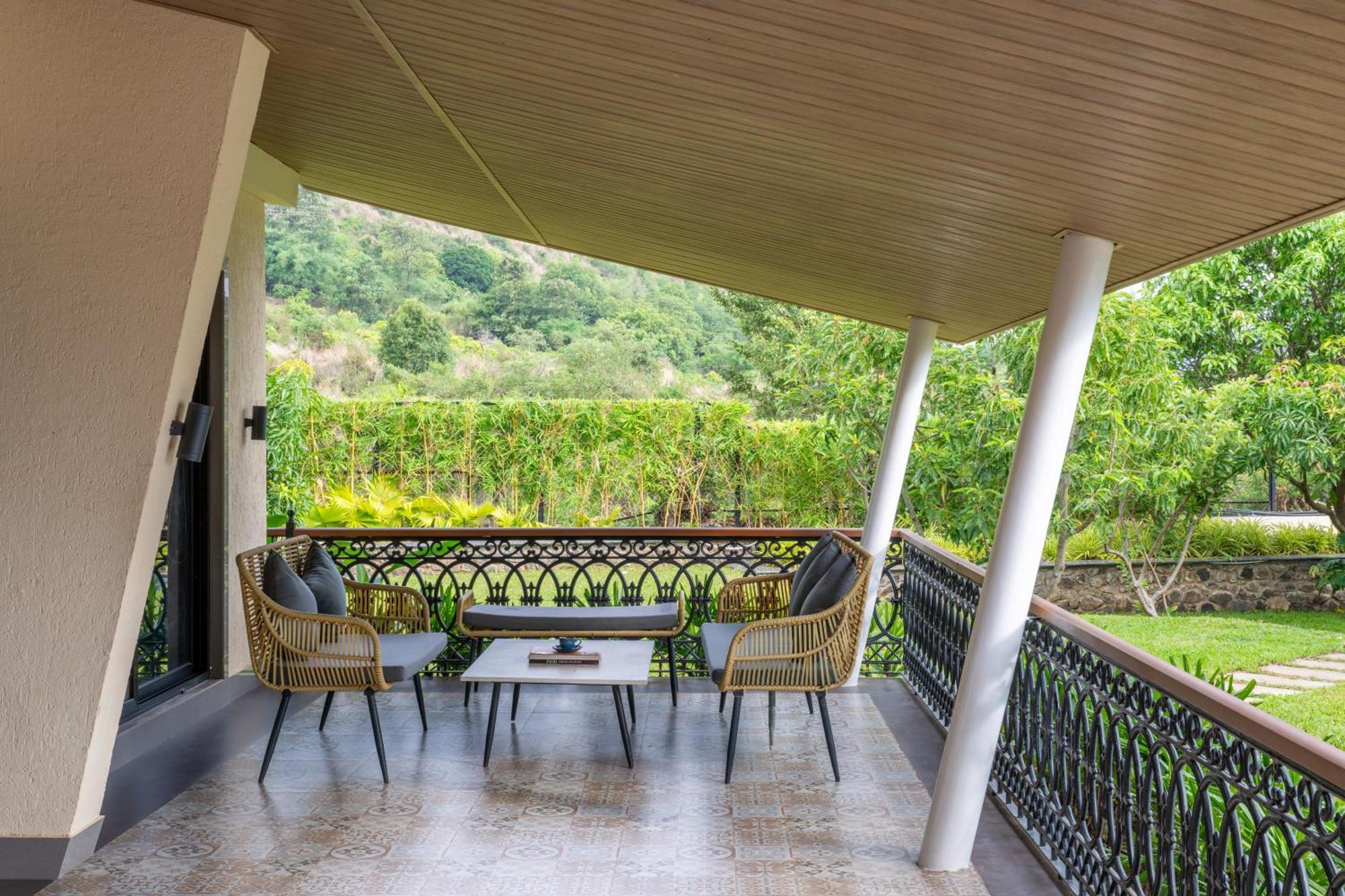 ホテル Energise Soul Retreat Trimbakeshwar Nashik エクステリア 写真
