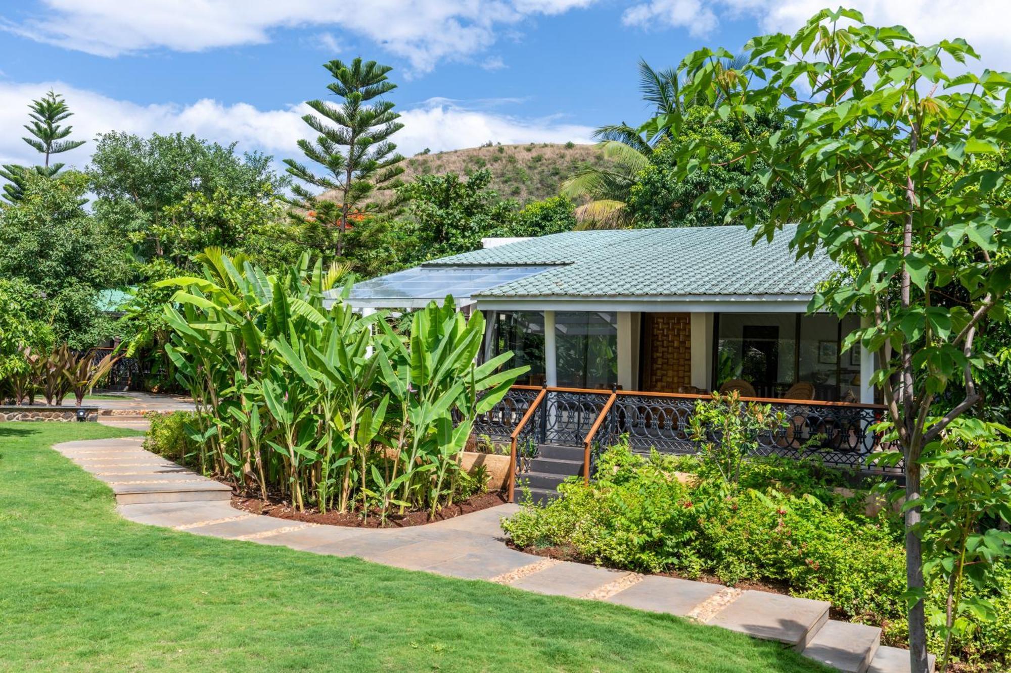 ホテル Energise Soul Retreat Trimbakeshwar Nashik エクステリア 写真