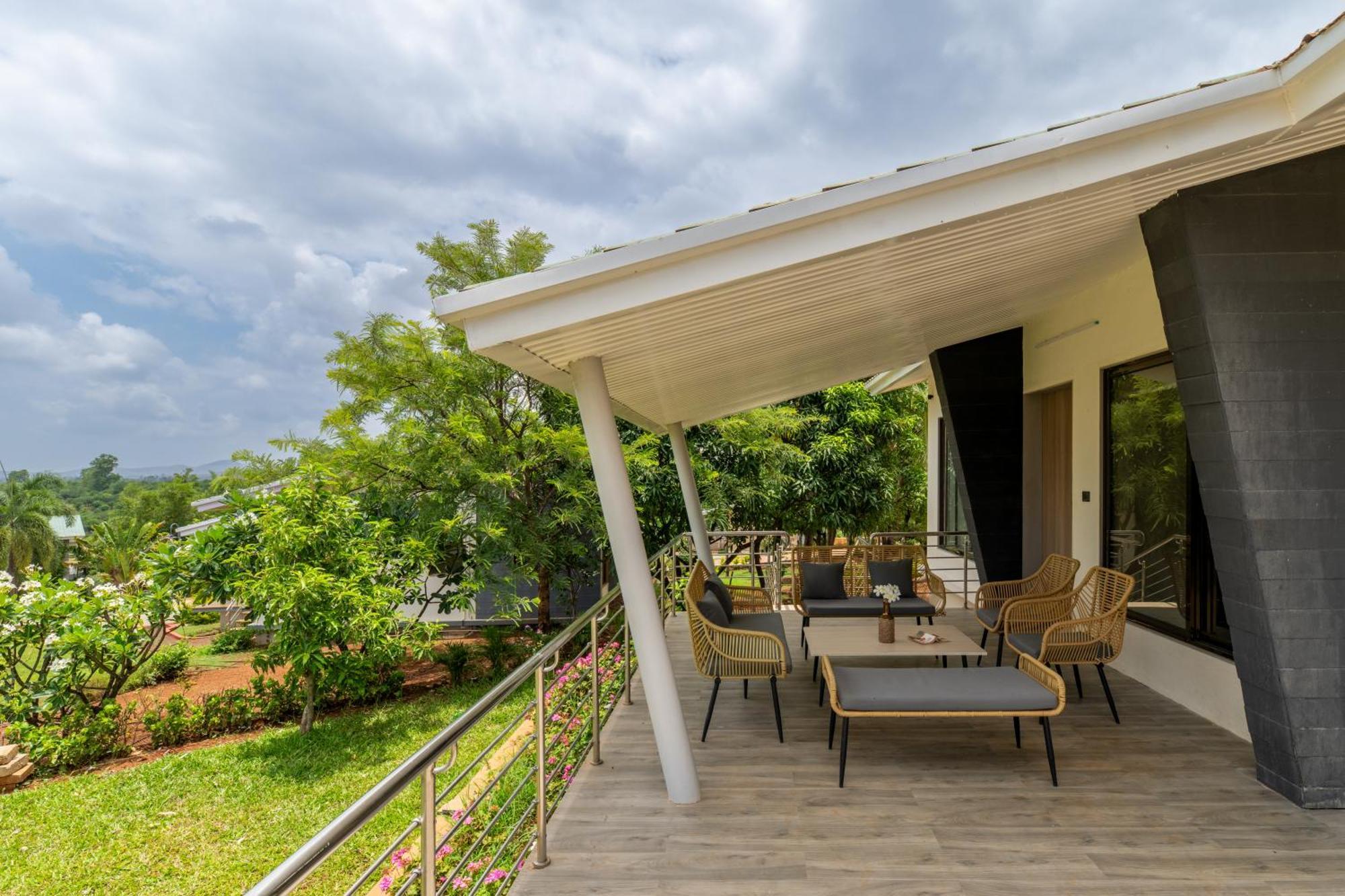 ホテル Energise Soul Retreat Trimbakeshwar Nashik エクステリア 写真